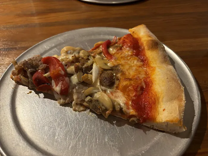 Junior's Pizza Picture 2