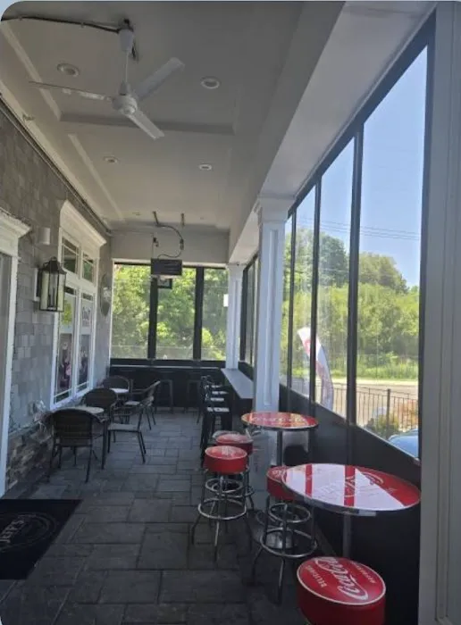 JOHN'S SUSHI AND POKE Picture 5