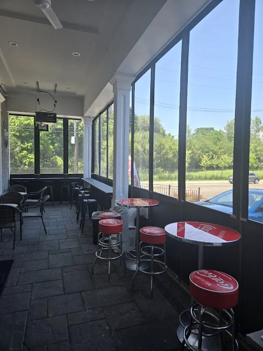 JOHN'S SUSHI AND POKE Picture 10