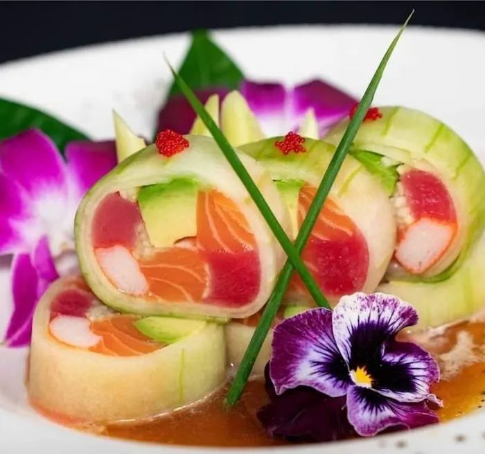 JOHN'S SUSHI AND POKE Picture 3