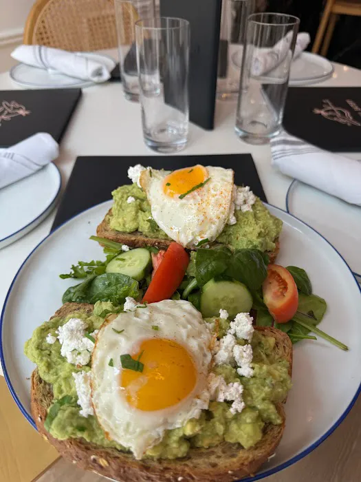 The Blondinit Picture 3