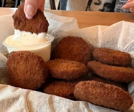 Wogies Bar & Grill, Katonah