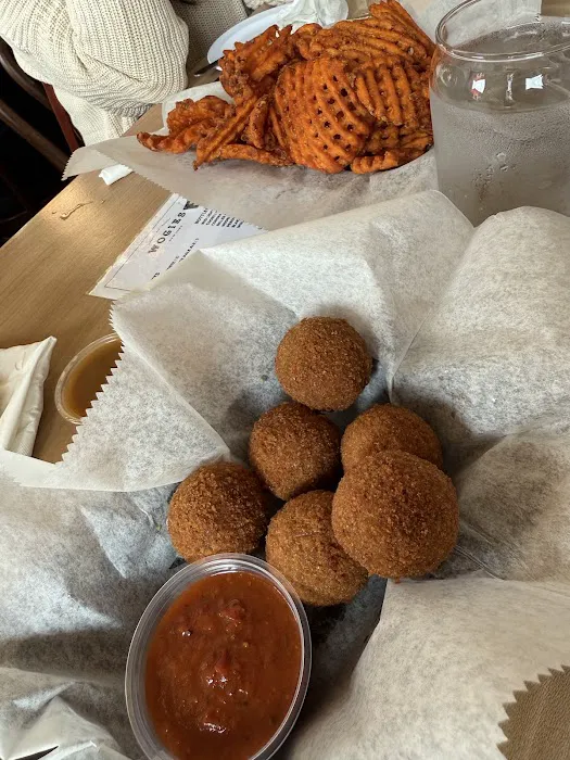 Wogies Bar & Grill, Katonah Picture 4