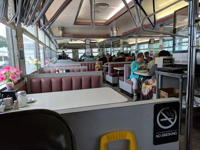 Family Diner Picture 3