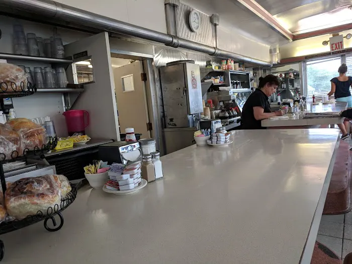 Family Diner Picture 6