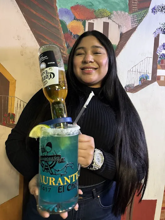 Salvadoreño Restaurante EL CHELE Picture 1