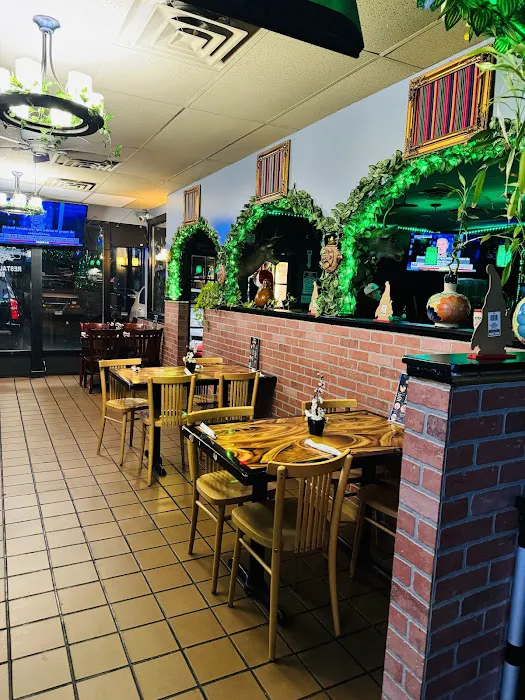 Salvadoreño Restaurante EL CHELE Picture 2