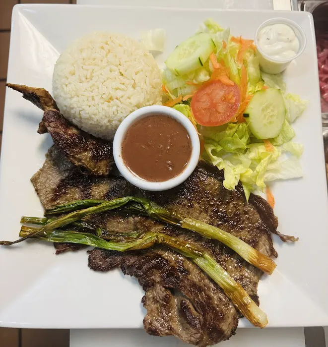 Salvadoreño Restaurante EL CHELE Picture 3