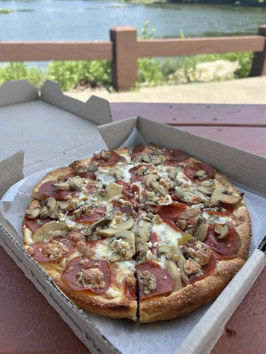 East Avenue Pizza Picture 3