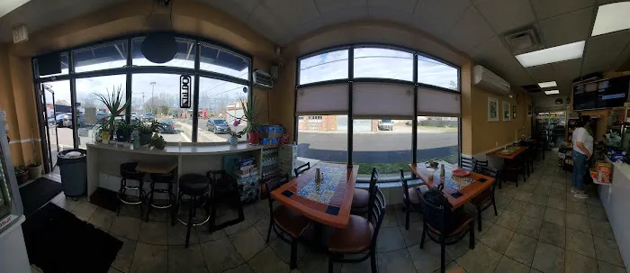 Deli Pupuseria Salvadoreña Picture 2