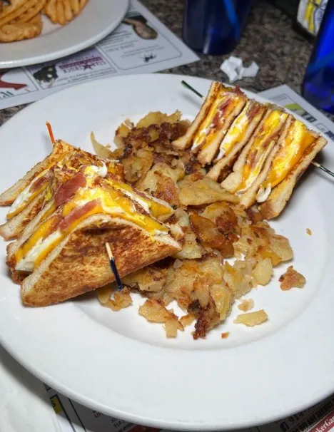 Mohegan Diner Picture 10