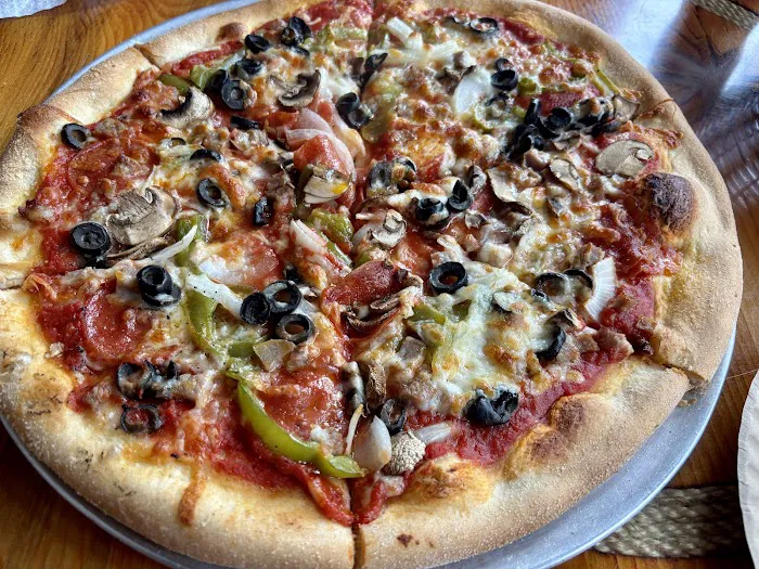 Bear Mountain Pizza & Cafe Picture 8