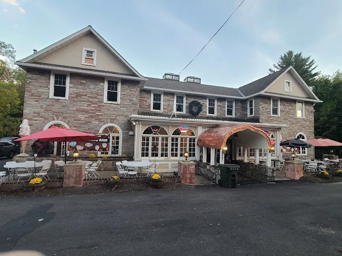 Bear Mountain Pizza & Cafe Picture 4