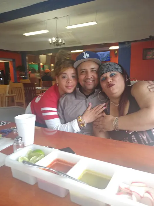 El Gallo Dorado Deli Restaurant Picture 9