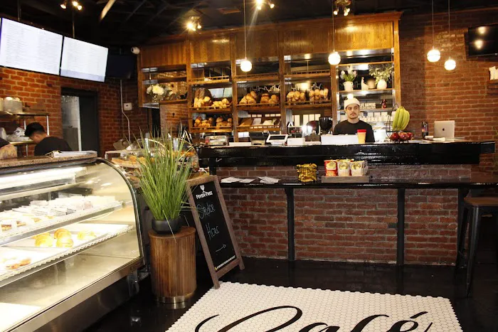 The Newark Standard Restaurant • Bar • Café Picture 3