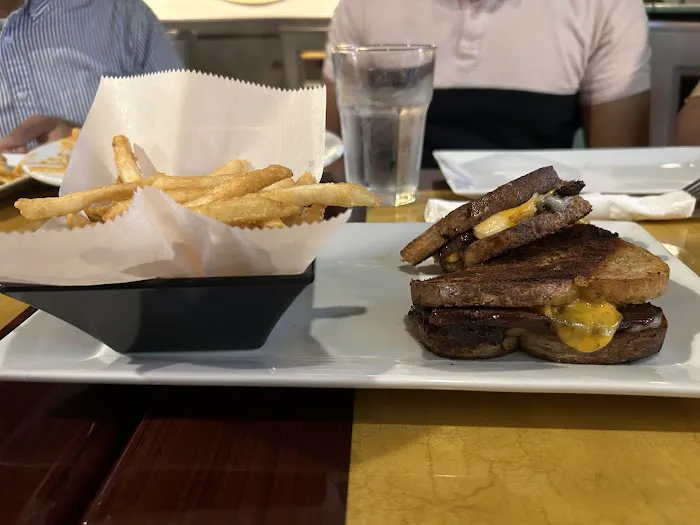 Castle Rock Bar and Grill Picture 3