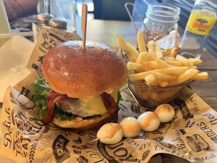 Monchy's FastFood (Elizabeth) Picture 8