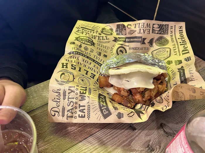 Monchy's FastFood (Elizabeth) Picture 1