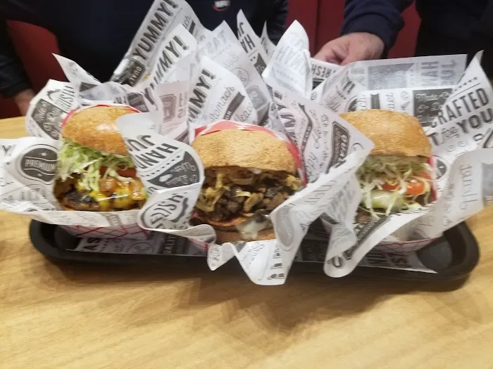 Bullhorns Burger Grill Picture 9