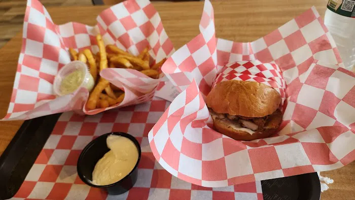 Bullhorns Burger Grill Picture 8