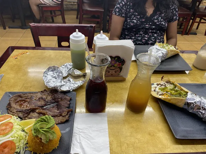 Los Compadres Mexican Restuarant Picture 4