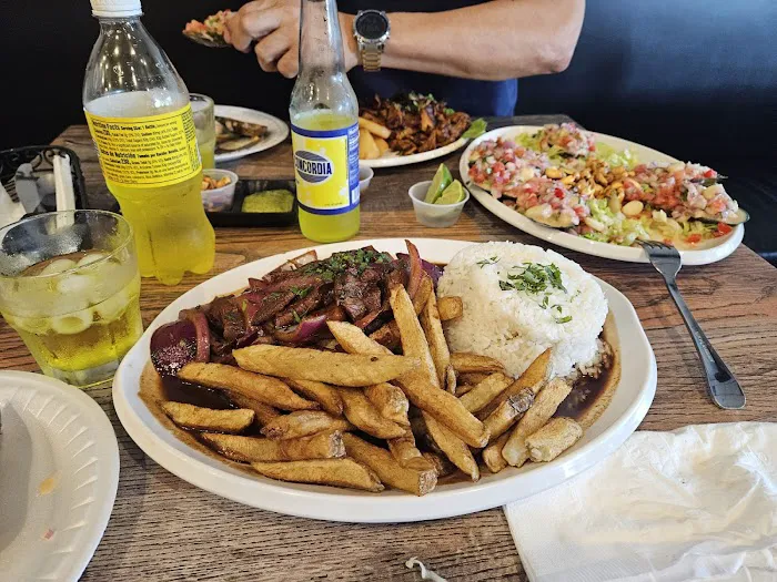 Se Salio el Pollo 2 Peruvian Restaurant Picture 9