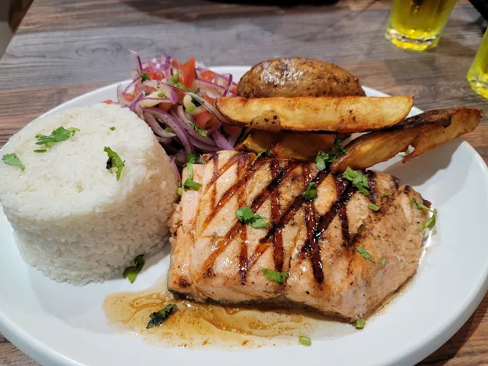 Se Salio el Pollo 2 Peruvian Restaurant Picture 3