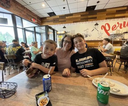 Se Salio el Pollo 2 Peruvian Restaurant