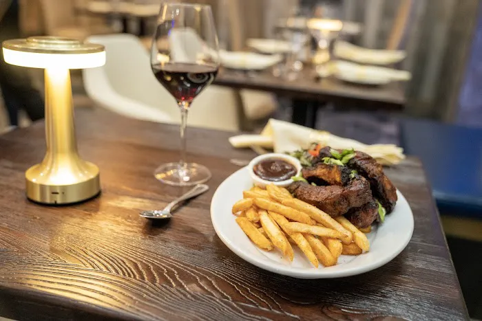 MK 463 Restaurant & Bar Picture 3