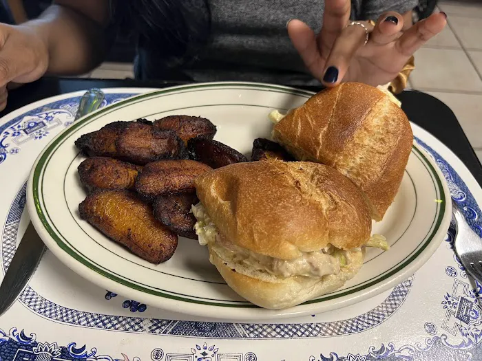 Dreams Restaurant American Ecuadorian & Colombian Food Picture 2