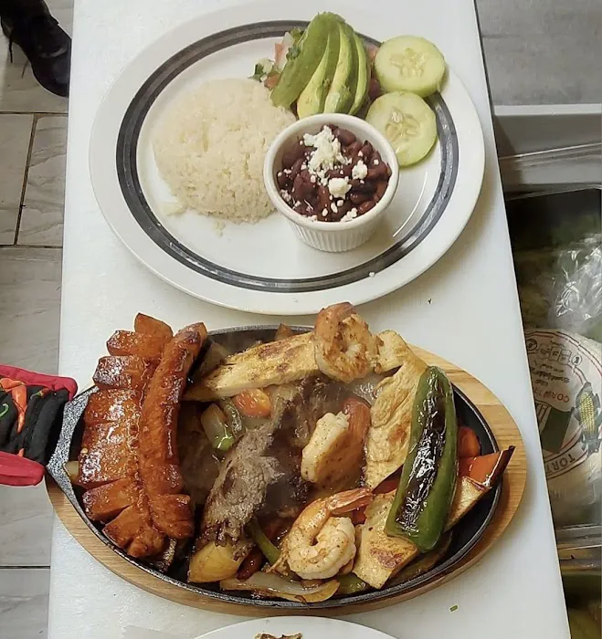 El Compadre Deli y Taqueria Picture 9