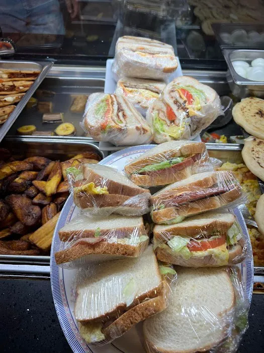 Armando's Deli y Pupusería Picture 10