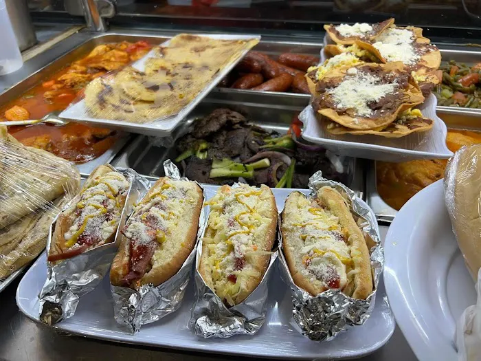 Armando's Deli y Pupusería Picture 3