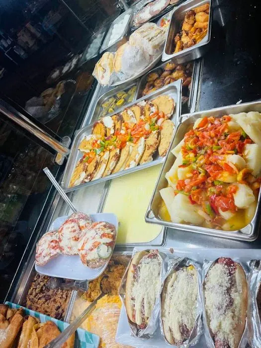 Armando's Deli y Pupusería Picture 4