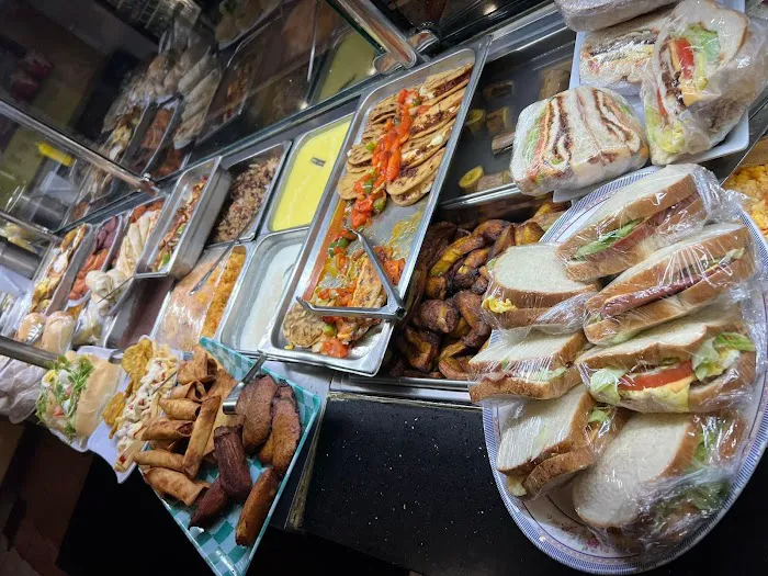 Armando's Deli y Pupusería Picture 5