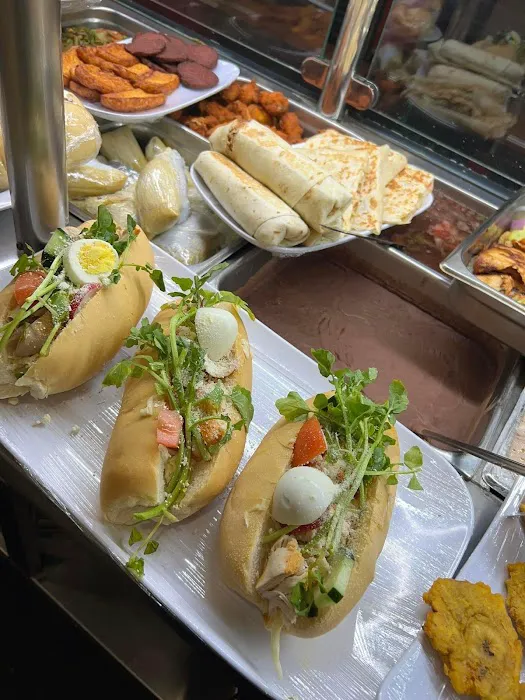 Armando's Deli y Pupusería Picture 8