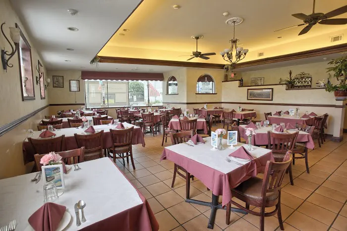 Stella's Pizzeria & Restaurant Picture 10