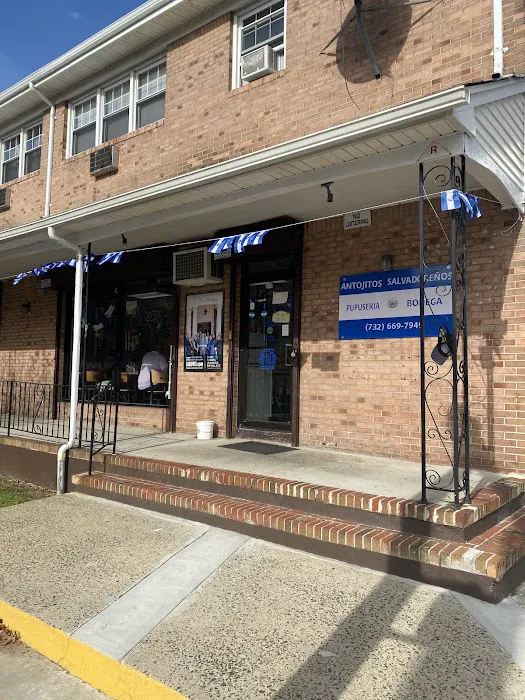 Antojitos Salvadoreños Pupuseria & Grocery Picture 9