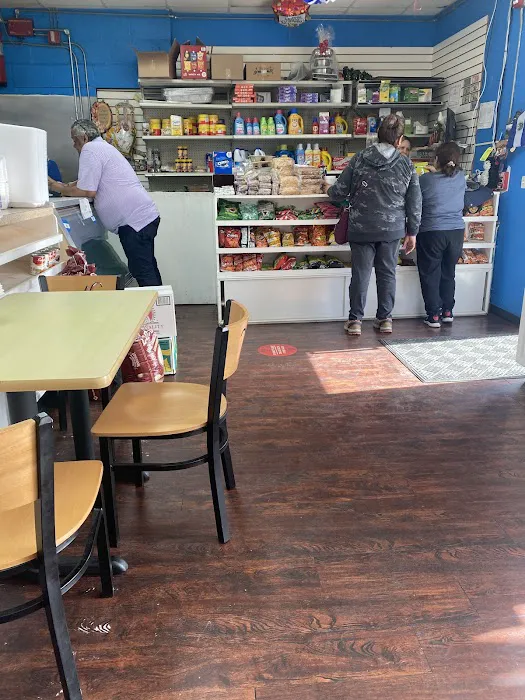 Antojitos Salvadoreños Pupuseria & Grocery Picture 3