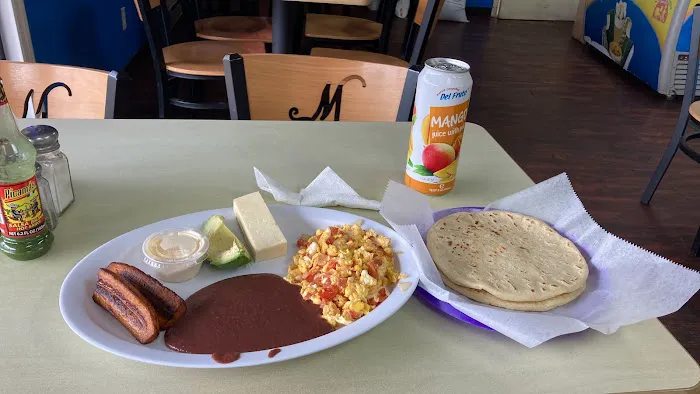 Antojitos Salvadoreños Pupuseria & Grocery Picture 7