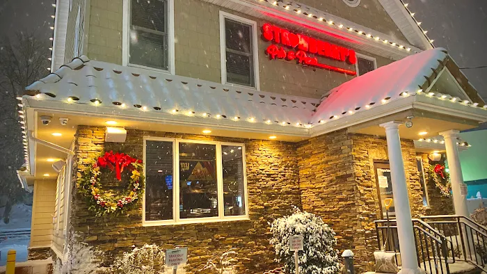 Strawberry's Pub & Pizza Picture 1