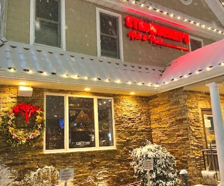 Strawberry's Pub & Pizza