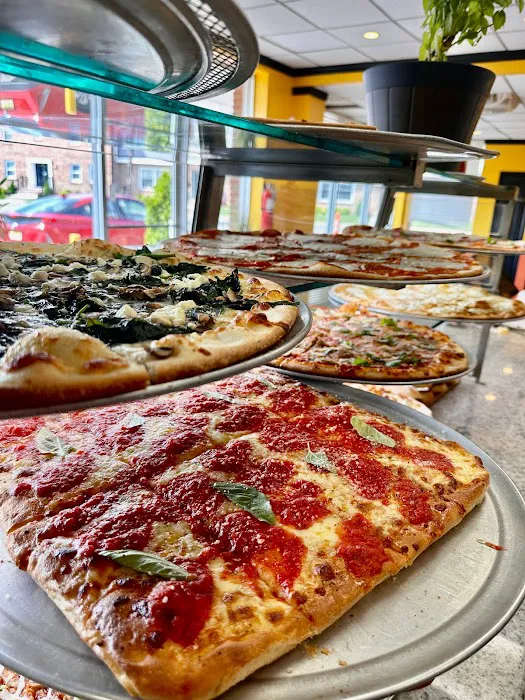 Bennys Pizza Picture 10