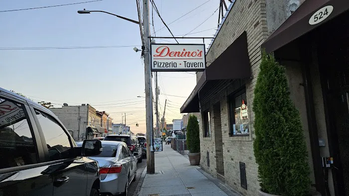 Denino’s Pizzeria & Tavern Picture 1