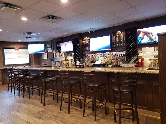 Denino’s Pizzeria & Tavern Picture 9