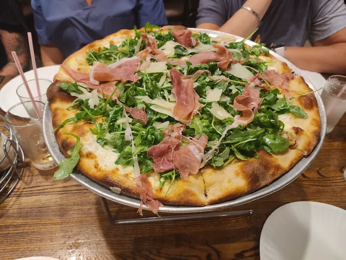 Denino’s Pizzeria & Tavern Picture 3