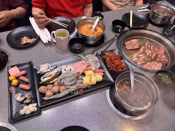 KPOT Korean BBQ, Hot Pot & Sushi Picture 3