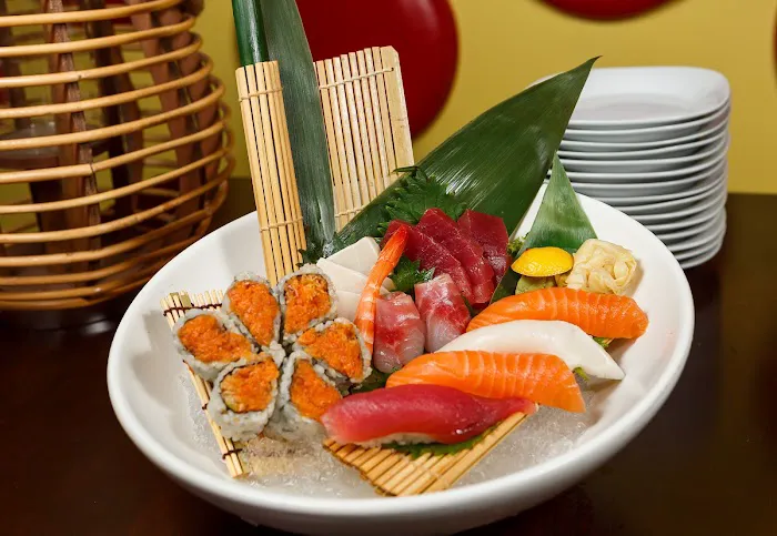 Cucumber Sushi & Salad Bar Picture 5