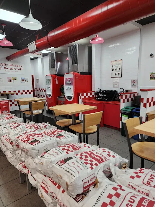 Five Guys Picture 10