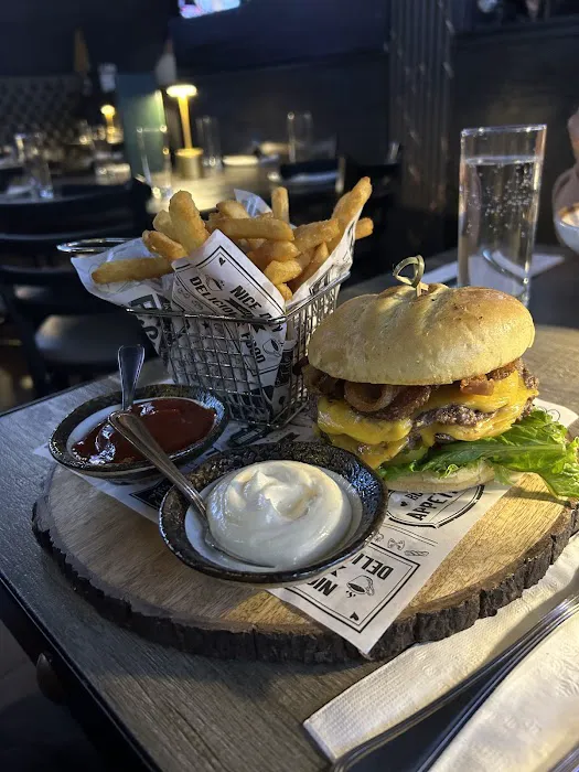 Serena Bistro and Lounge Picture 5